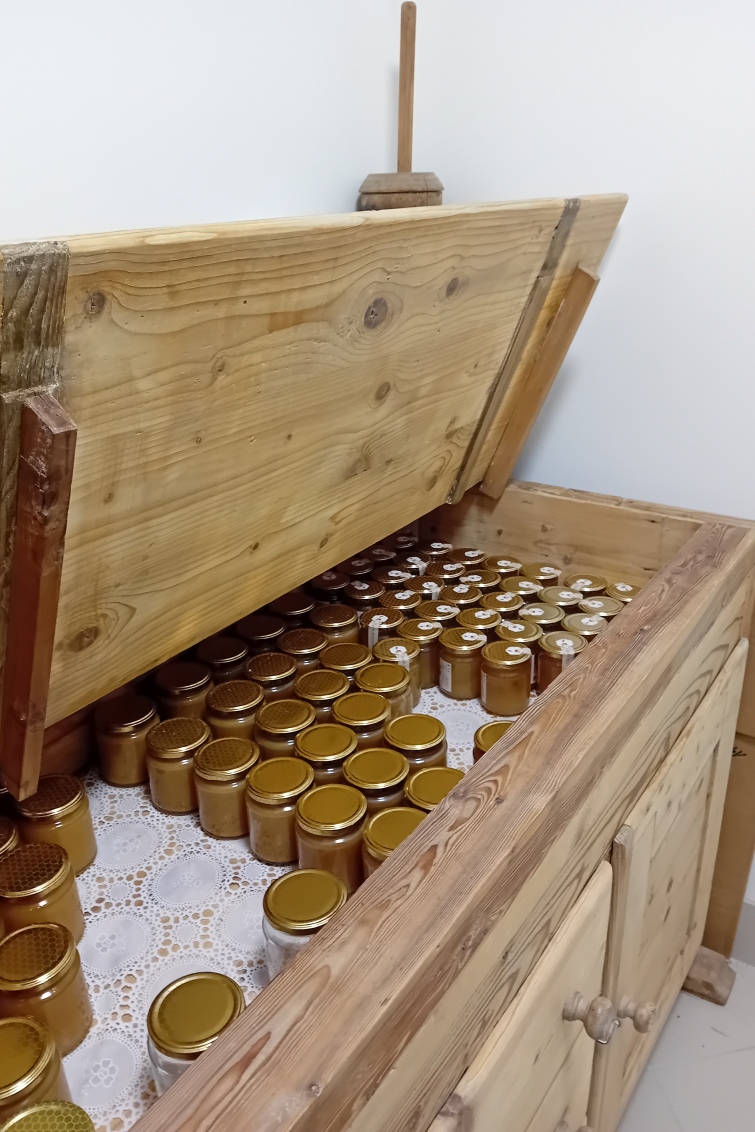 Ristrutturazione parte di manufatto esistente con realizzazione di laboratorio per la lavorazione e vendita di miele