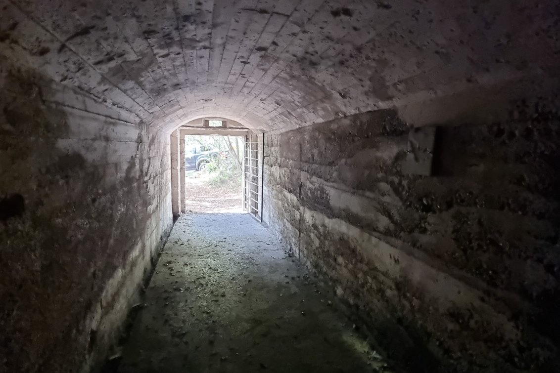 Pulizia allestimento batteria in caverna e rilievo di Castel Vedro